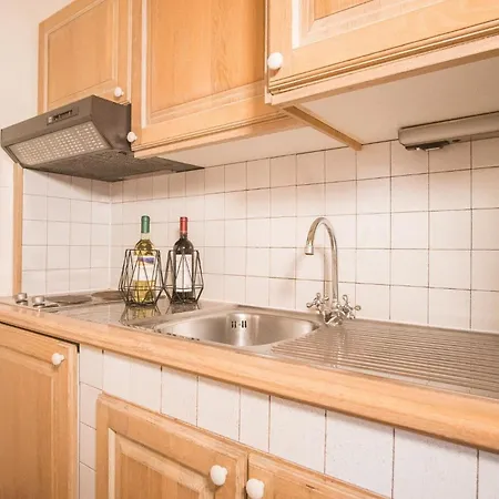 Apartament Lovely Flat Only 350 M From The